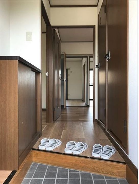 ロイヤルハイツⅡ301の玄関