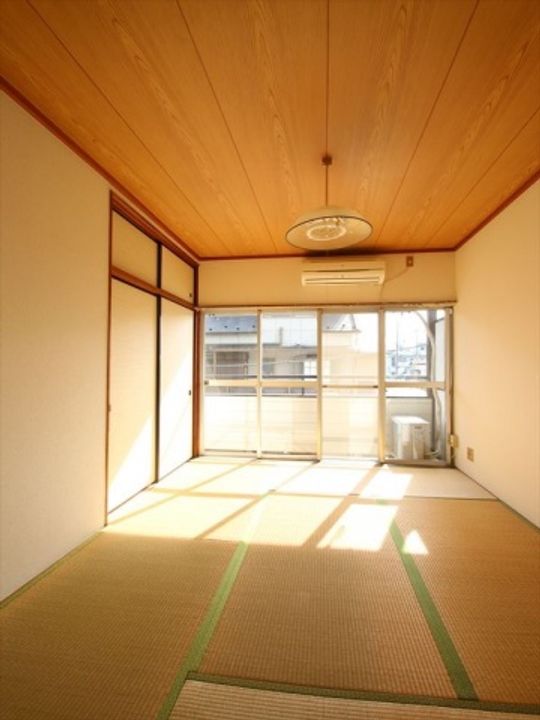 東金町ハイツ205の居間