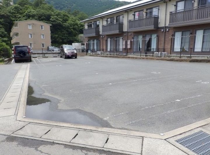 クレール泉202の玄関