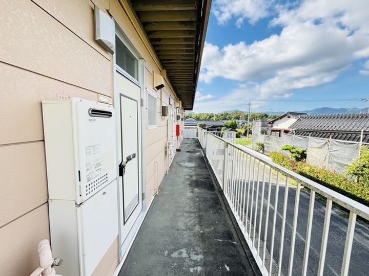 フラットJ210の玄関