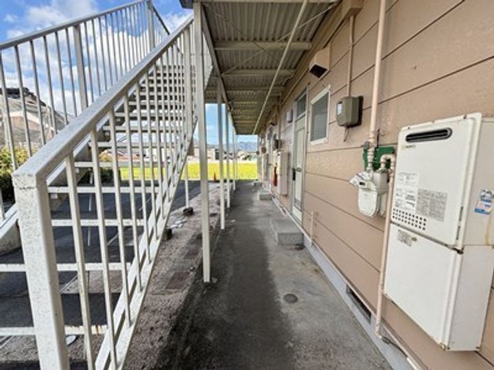 フラットJ210の玄関