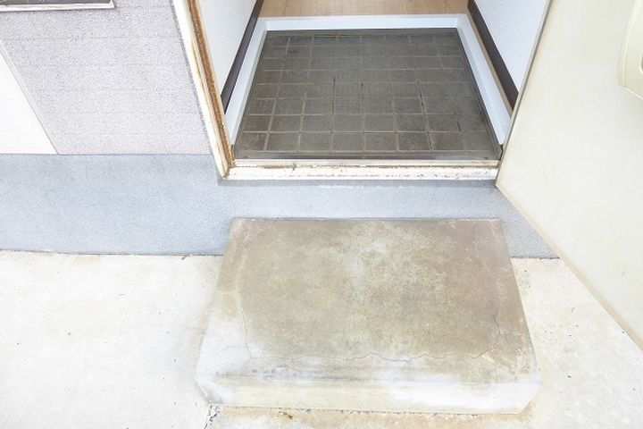 ヴィレッタ宮地町106の玄関