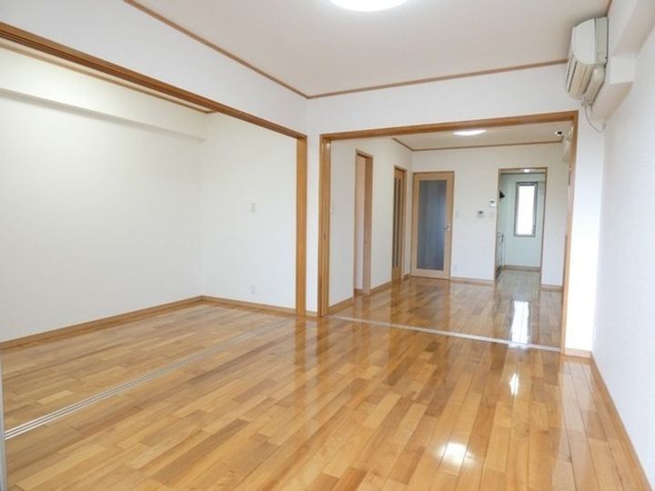 アーバン小串.202の居間
