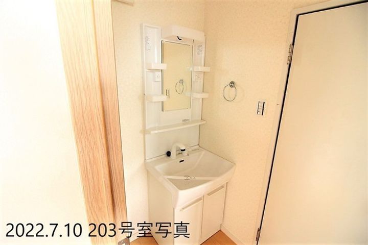 ヴィレッタ松山町103の玄関