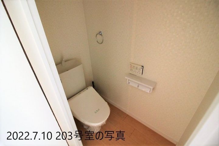 ヴィレッタ松山町103の玄関