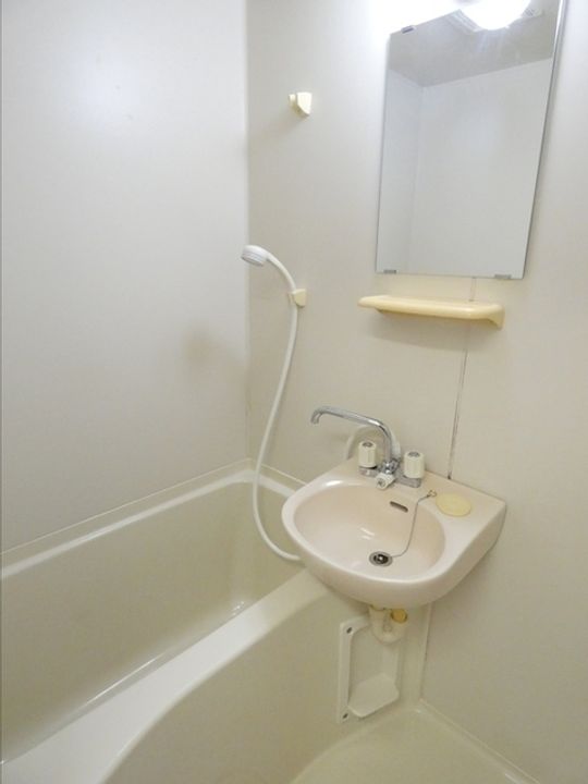 バウハウス弐番館201の玄関