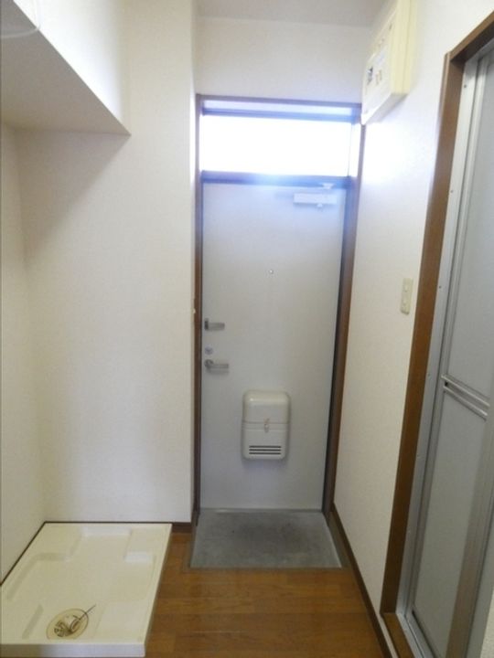 バウハウス弐番館201の玄関