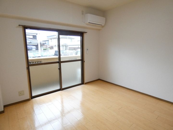 マンション 杏明館の居間