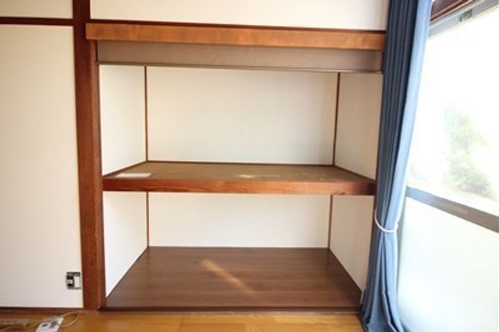 ハイツ百合B棟101の玄関