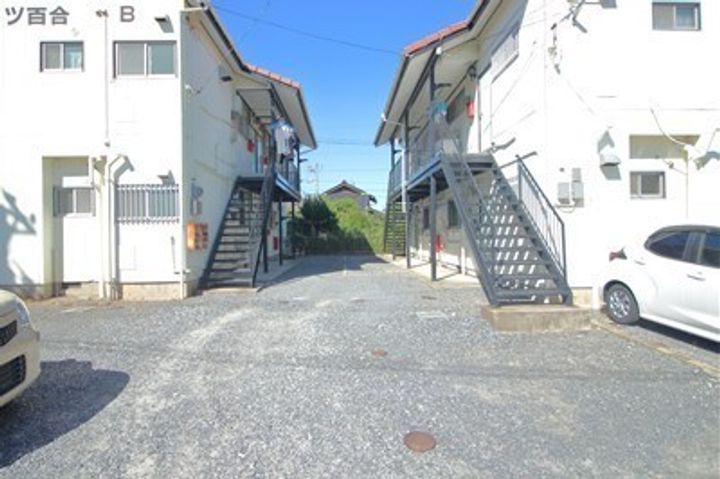 ハイツ百合B棟101の外観