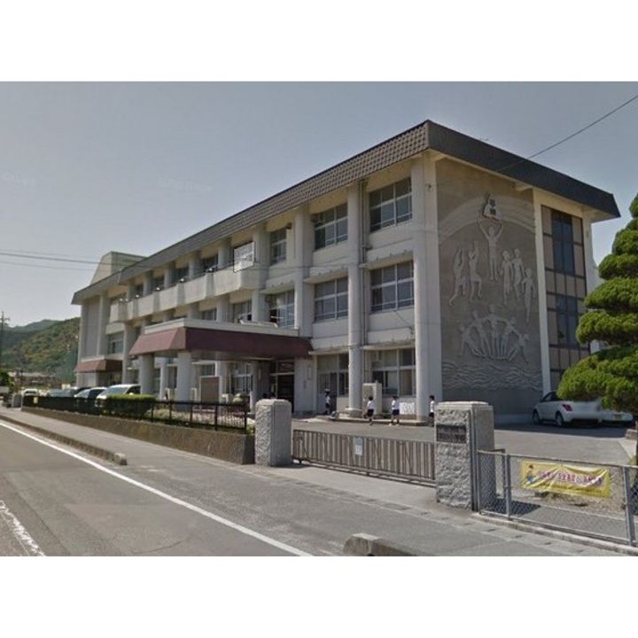 ハイツエリーゼ102の周辺
