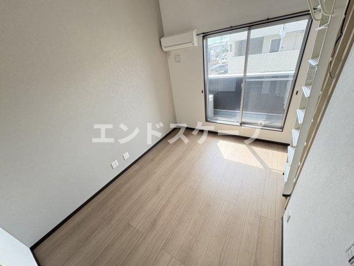 SOUTH-GARAGECの居間