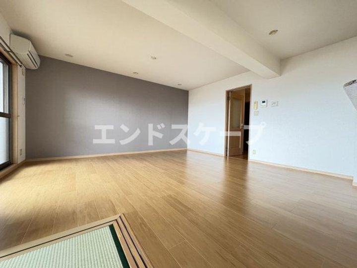 クレサンテームの居間