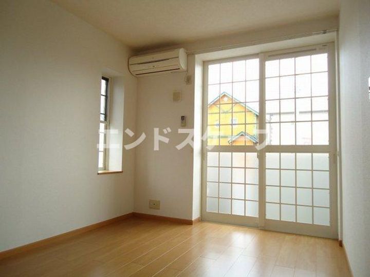 アンソレイエ Bの居間