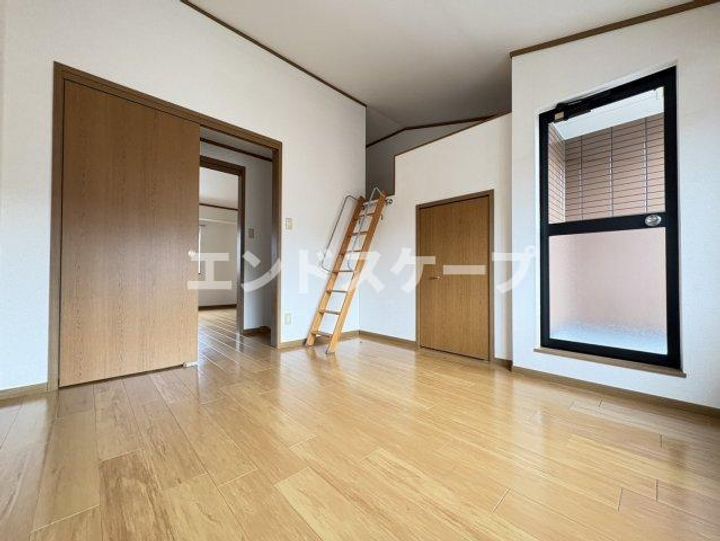 メゾンリファインSの居間