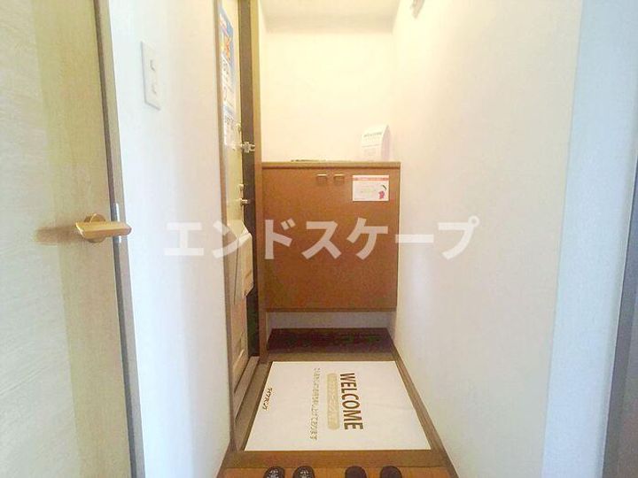 グラシア A102の玄関