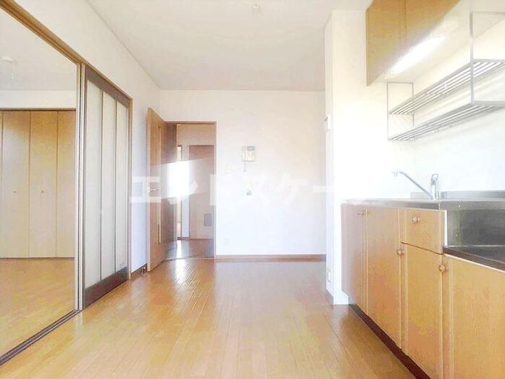 グラシア A102の居間