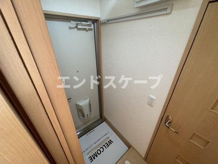 マリオーネ八千代の玄関