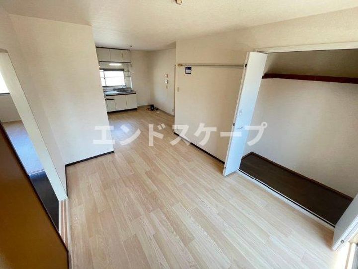 グレイスエステート Aの居間