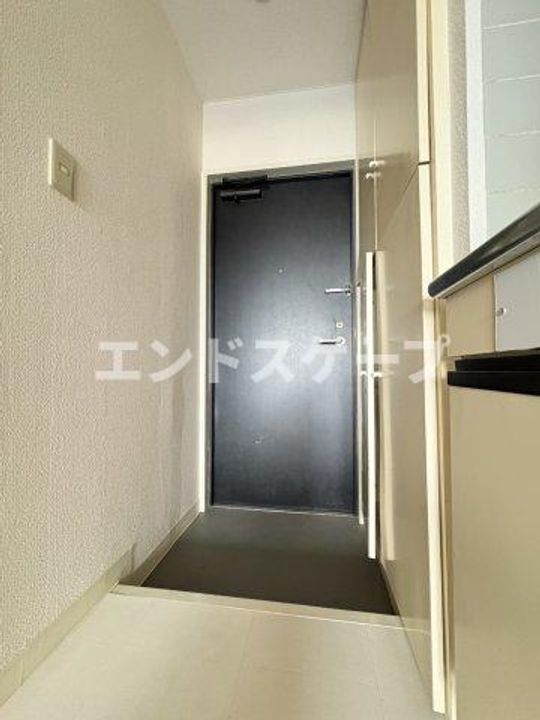 エーダイロイヤルプラザ505の玄関