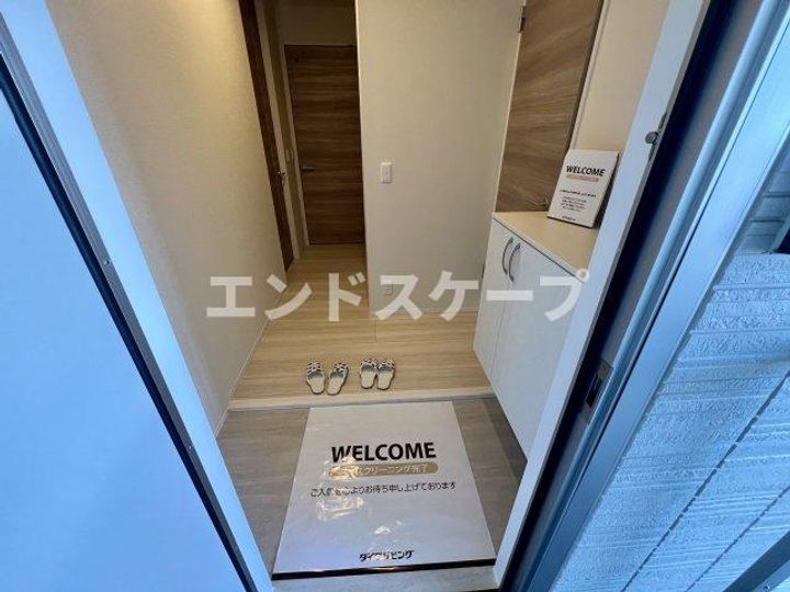 サラ スリールの玄関