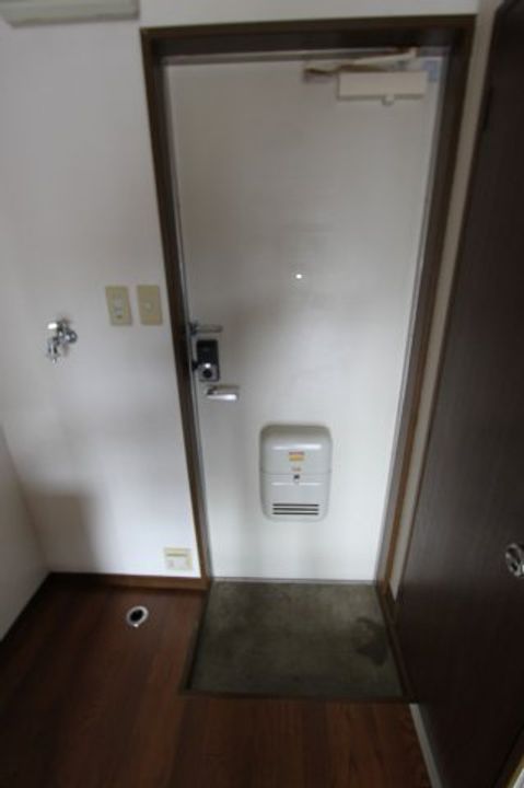 エイカーズ旭ヶ丘の玄関