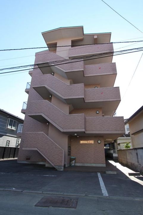 第十三ショーケービルの外観