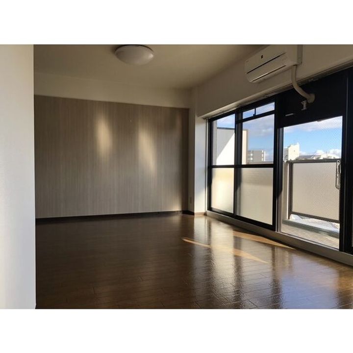 ノイエ・シュトラッセ山木田ビル701の居間