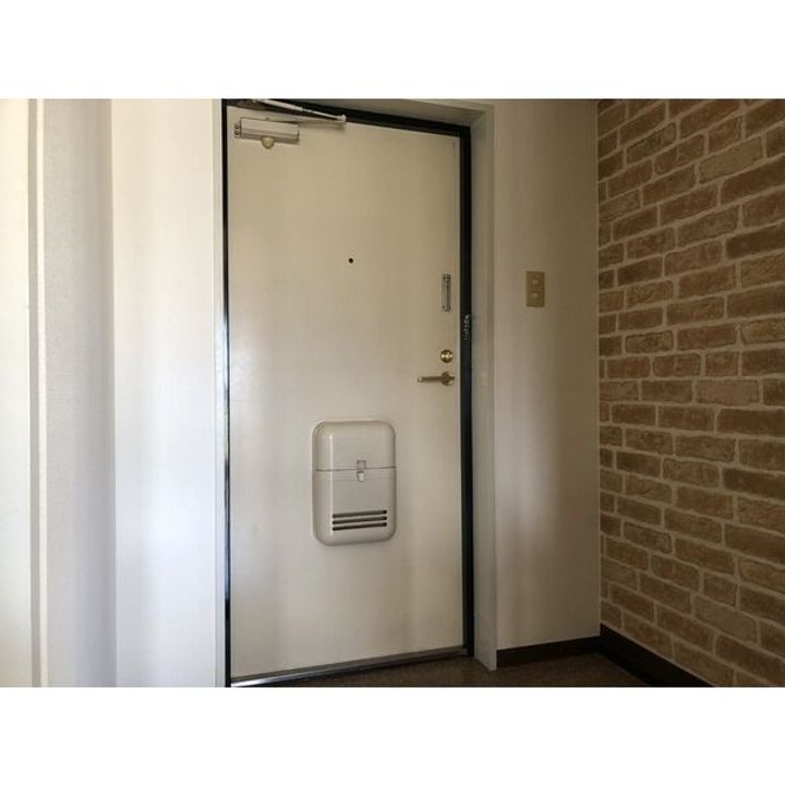 ノイエ・シュトラッセ山木田ビル701の玄関