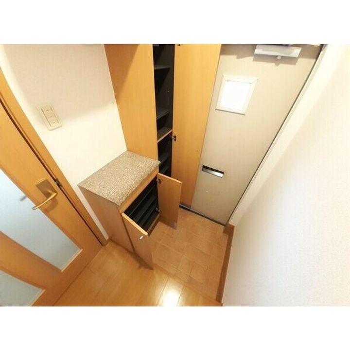 ウィスタリア105の玄関