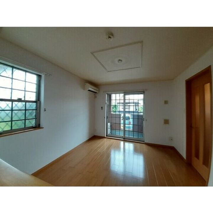 ウィスタリア105の居間