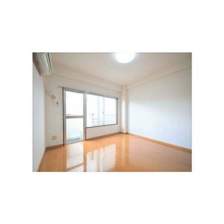 中西ビル302の居間