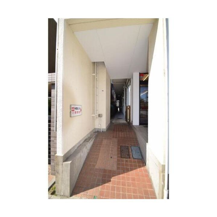 中西ビル302の玄関