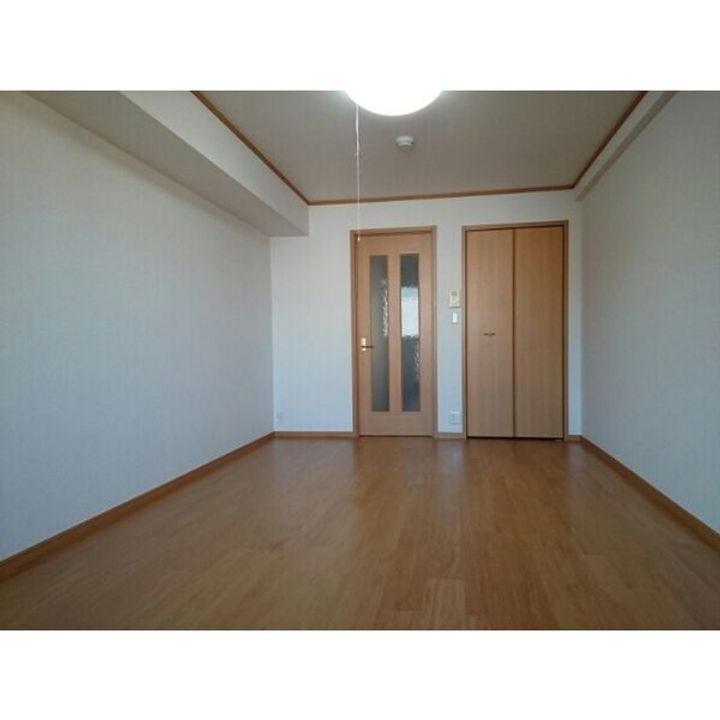 フィオーレ203の居間