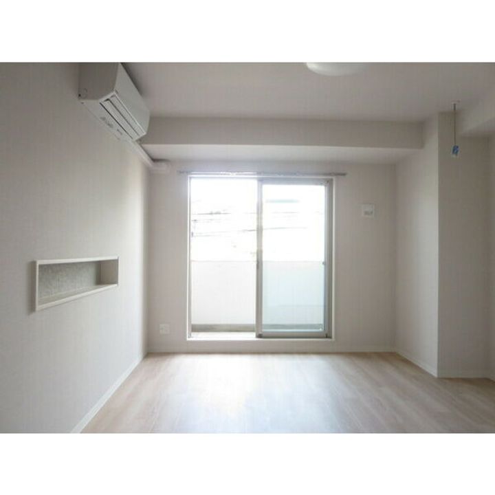 クリスタルテラス本山603の居間