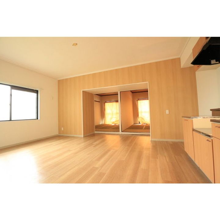 シャトー鹿子2Eの居間