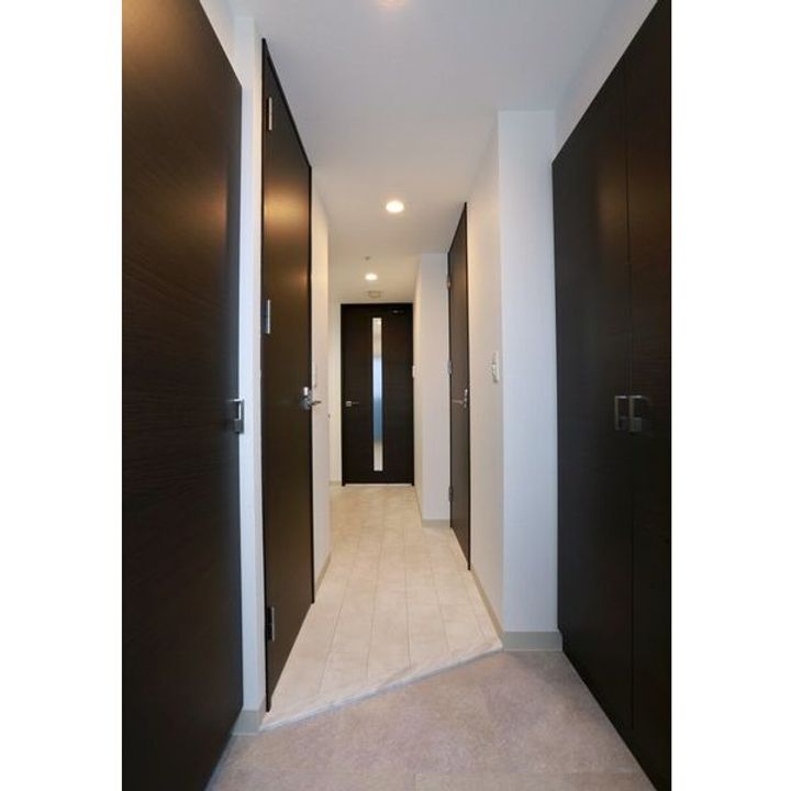 エステムコート名古屋黒川シャルマン1408の玄関