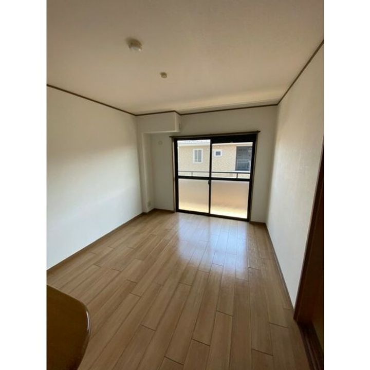 レナジア久地野の居間