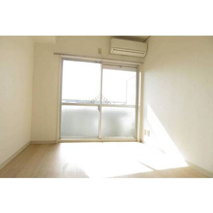 メゾン・ド・コンコルド0401の居間