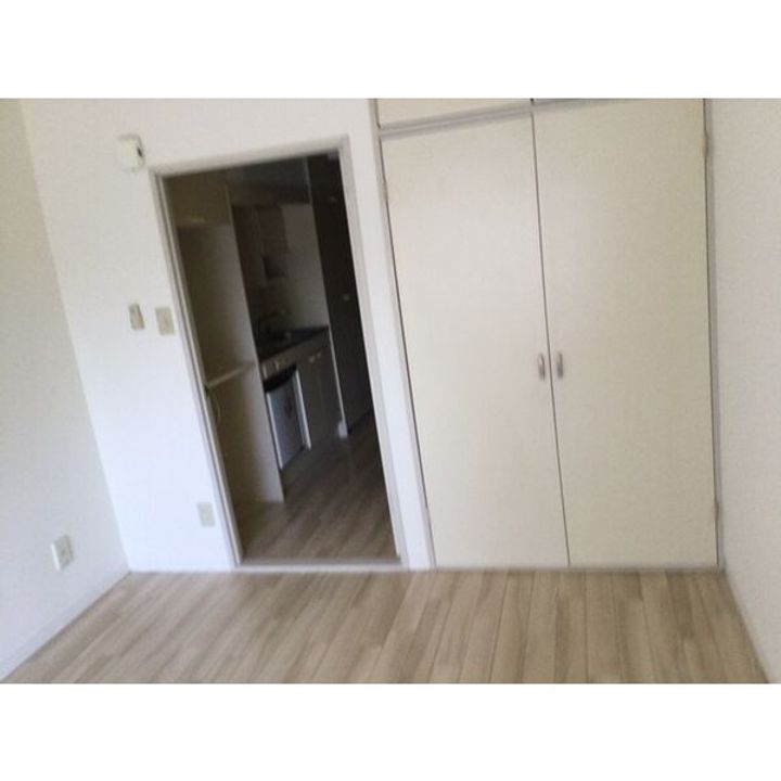 CASA NOAH名古屋マンションII222の居間