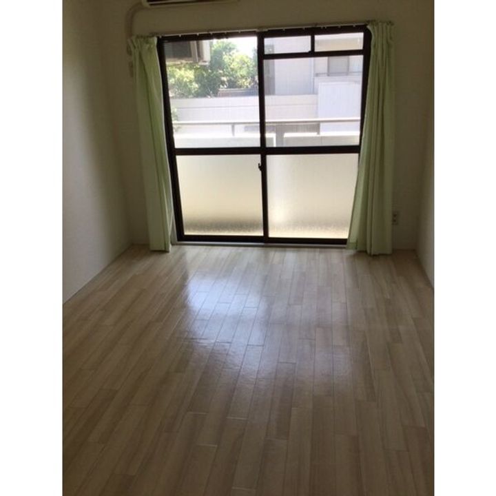 CASA NOAH名古屋マンションII222の居間