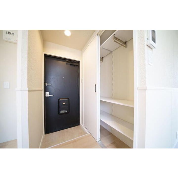 ハイネス東山601の玄関