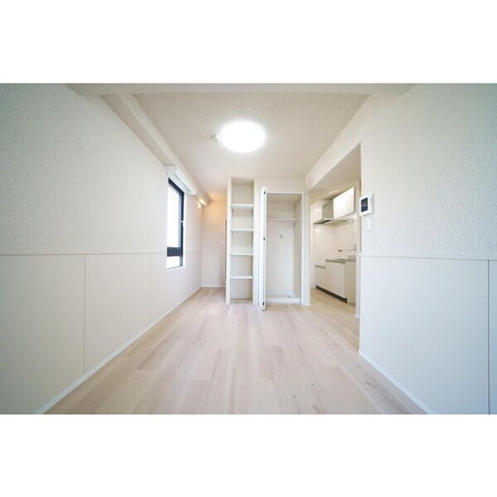 ハイネス東山601の居間