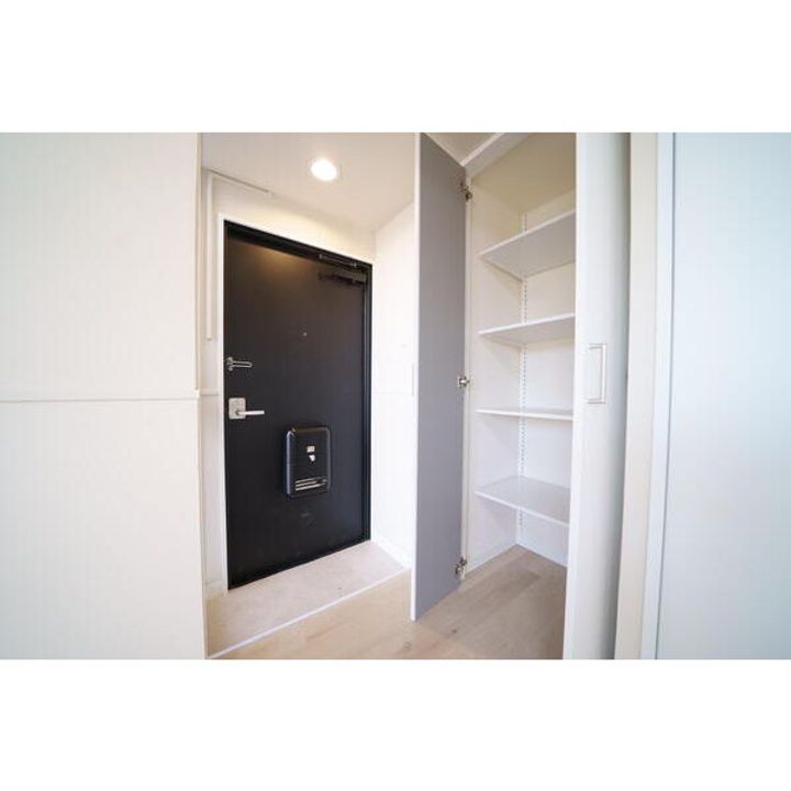 ハイネス東山603の玄関