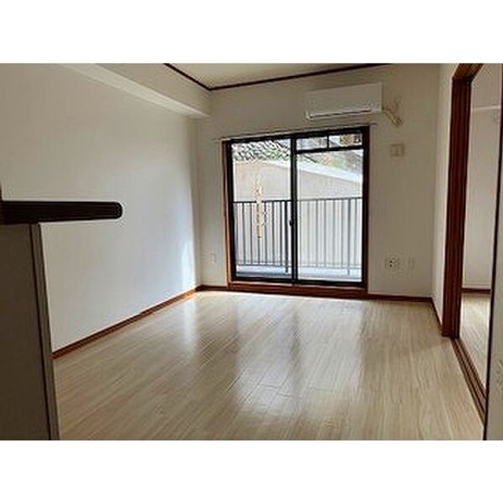 THE FIRST東山公園102の居間