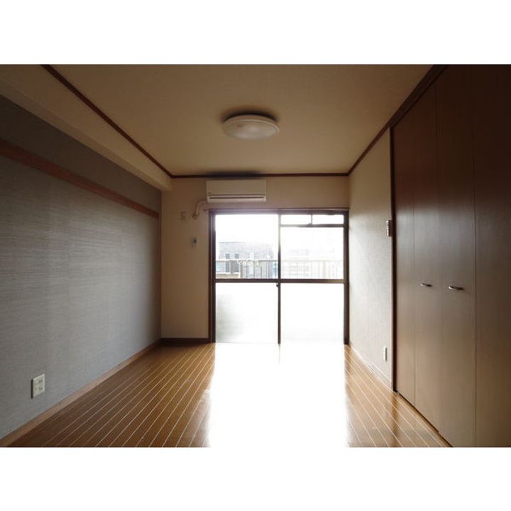 サンシティ庄内606の居間