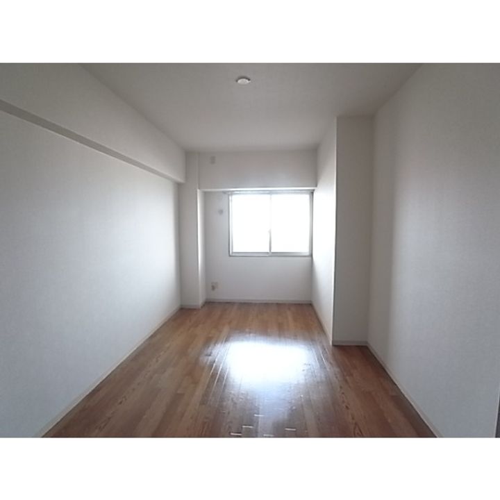 ソーラスフロント富船224(☆)の居間