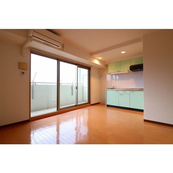 サンマール金山南の居間