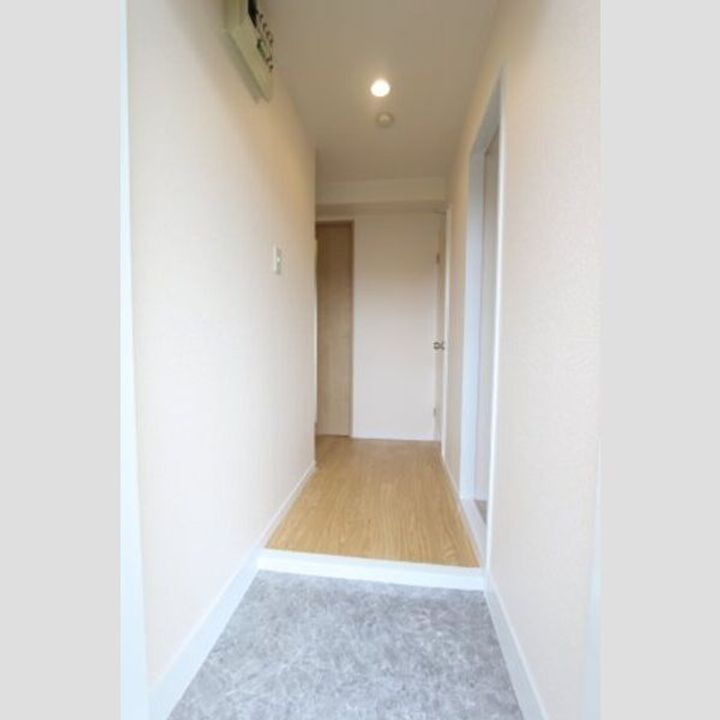 メゾン岩室の玄関