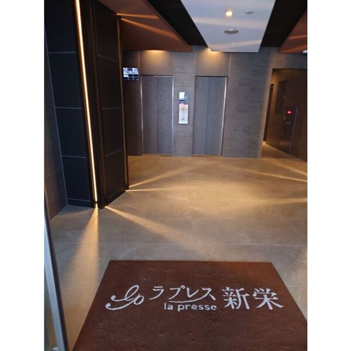 ラ・プレス新栄307の玄関